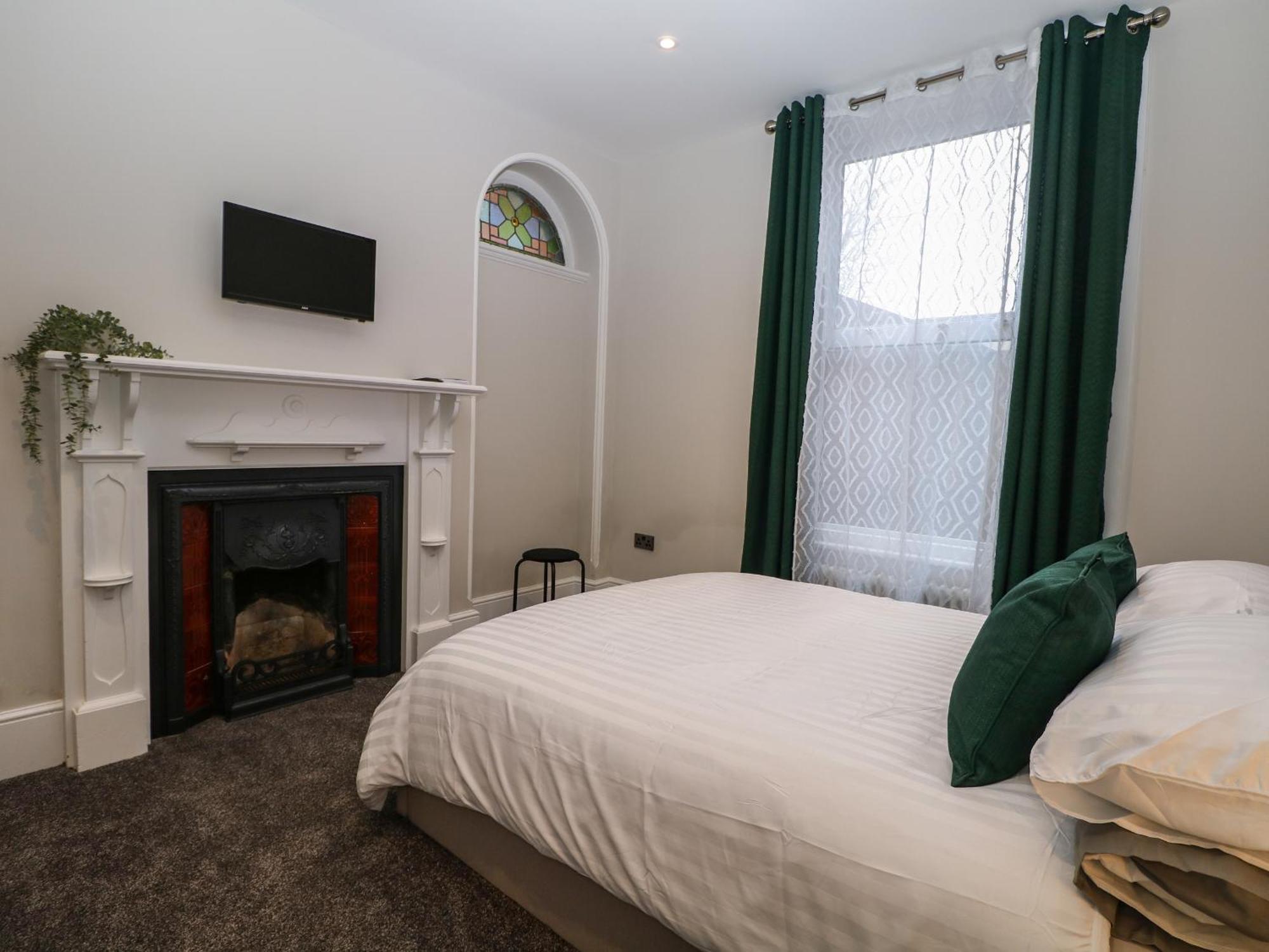 1 The Charleston Apartment Сийфорд Екстериор снимка